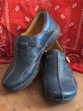 Clarks Navy Blue Leather Clogs